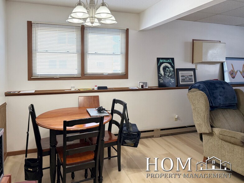 Building Photo - 1701 Pleasant View Dr