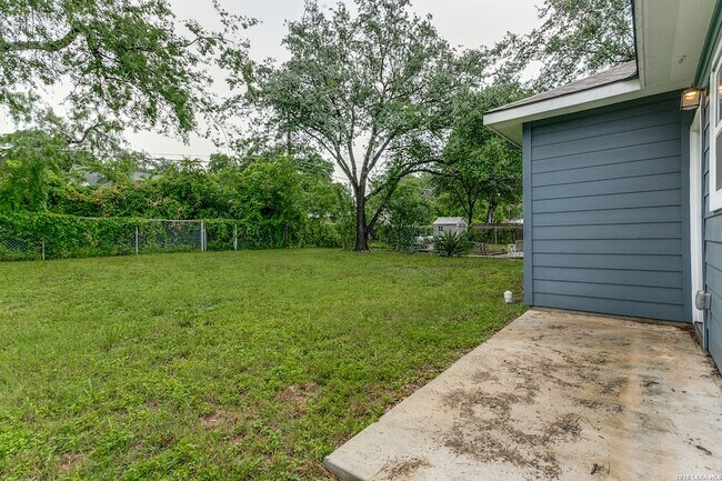 Building Photo - 423 Channing Ave
