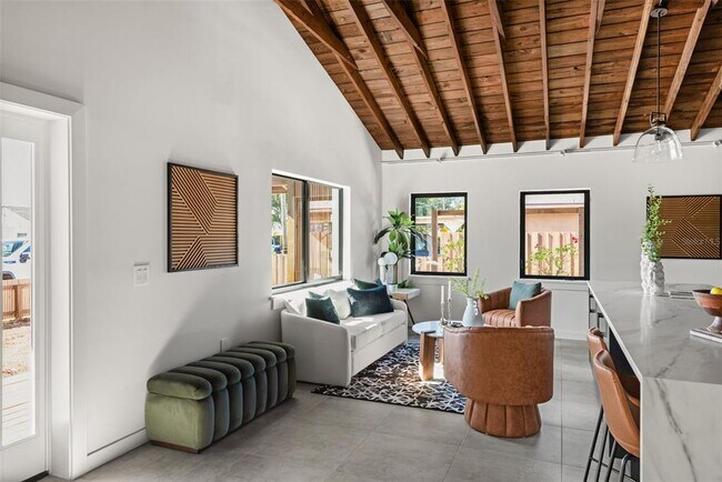 Building Photo - 870 Carver St