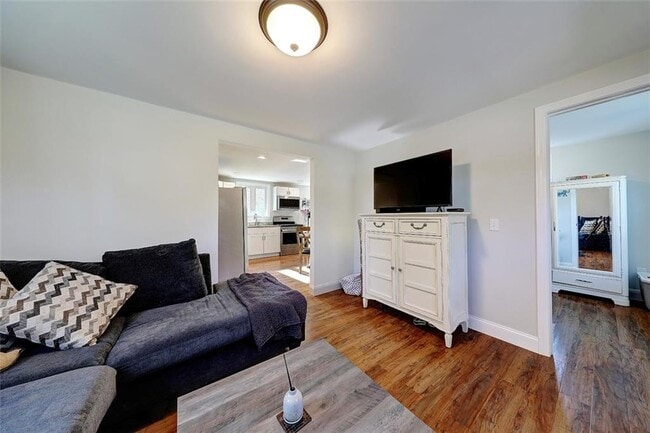 Building Photo - 216 Maple Ave