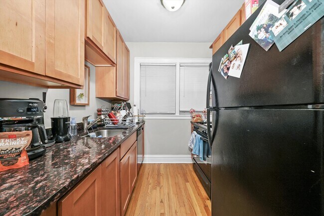 Building Photo - 1929b Grove Ave