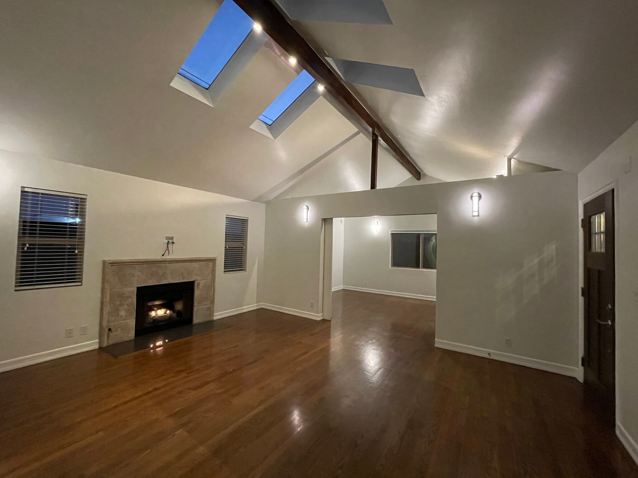 Building Photo - 728 Westbourne Dr