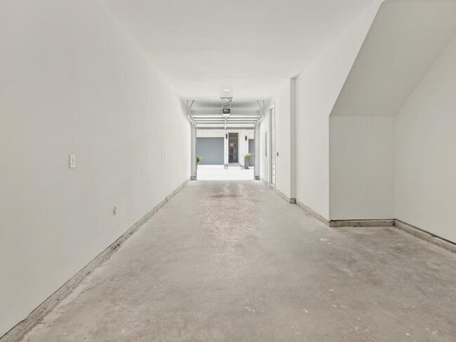 Building Photo - 2505 Bluebonnet Ln