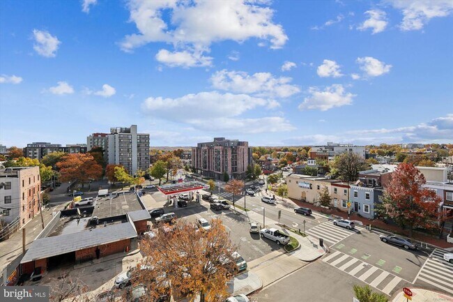 Building Photo - 1102 Staples St NE