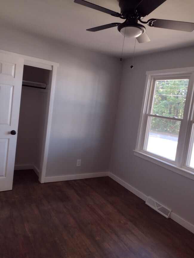 Building Photo - 2525 Deerfield Dr