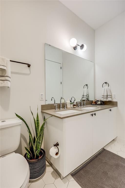 Building Photo - 800 Embassy Dr