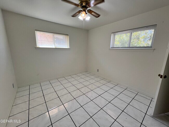 Building Photo - 1516 Oakdale St