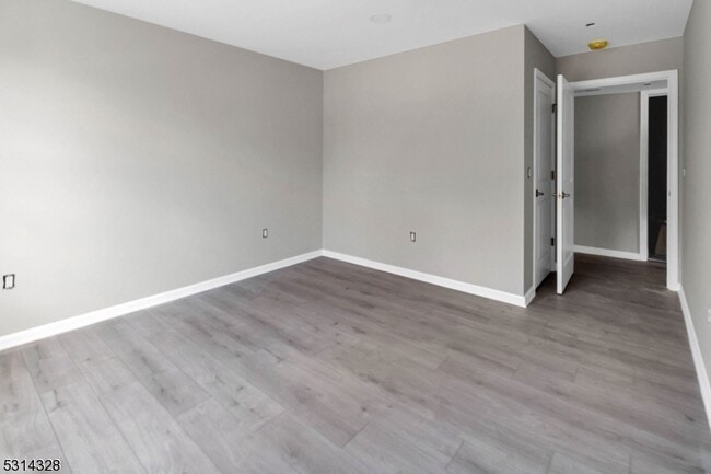 Building Photo - 862 E Jersey St