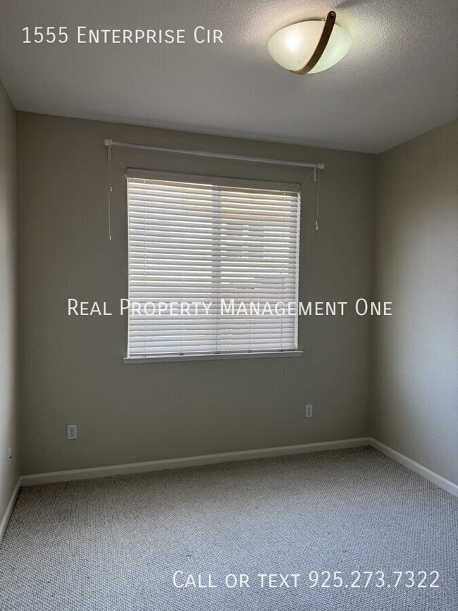 Building Photo - 1555 Enterprise Cir