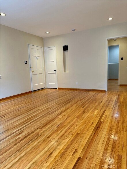 Building Photo - 828 N Pass Ave