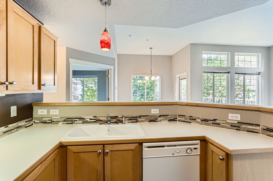 Building Photo - 14700 SW Sandhill Loop