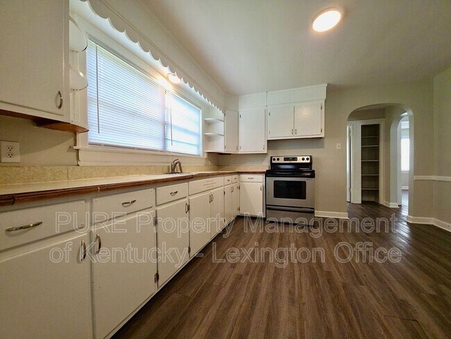 Building Photo - 113 Cummins Dr