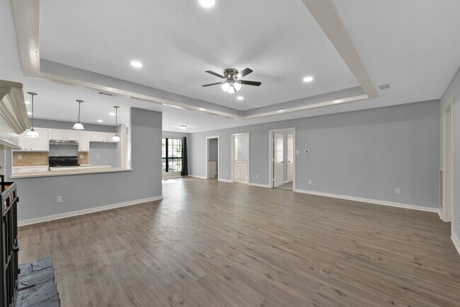 Building Photo - 15876 Pecan Dr