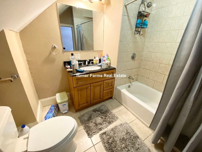 Building Photo - 45 Cherokee St