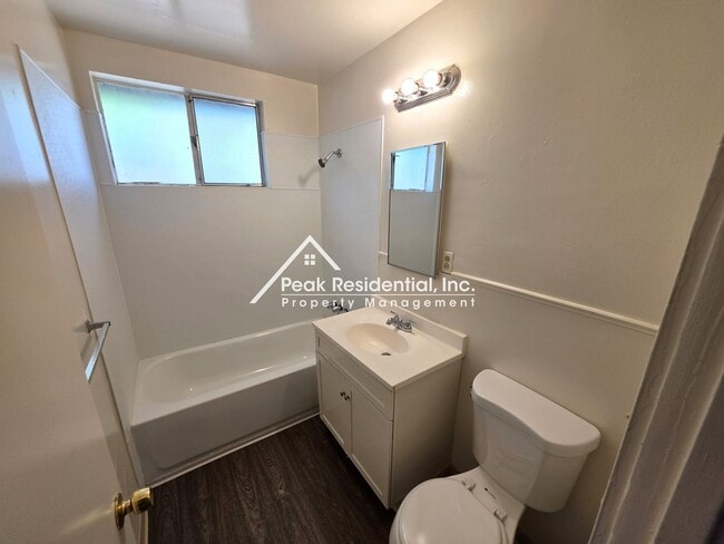 Building Photo - A Charming 3bd/1ba Fruitridge Manor Area Home with Garage