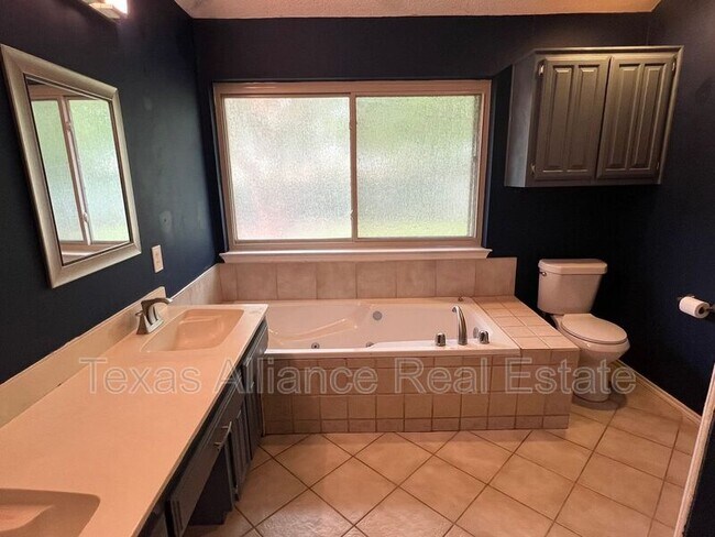 Building Photo - 741 Sparrow Ln