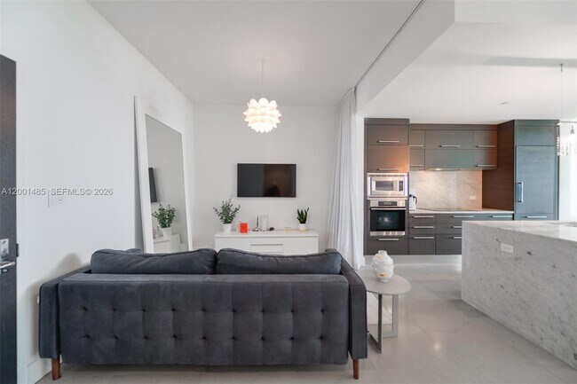 Building Photo - 900 Biscayne Blvd