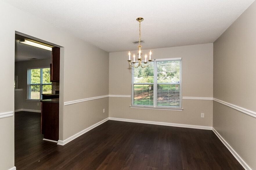 Building Photo - 412 Peterson Dr