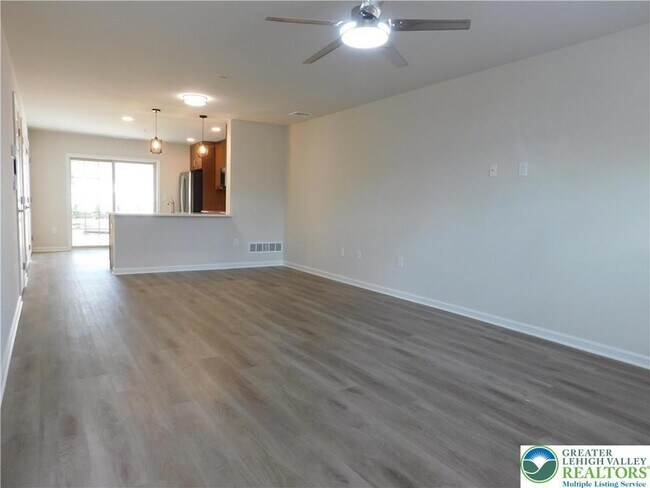 Building Photo - 326 E Frankford St