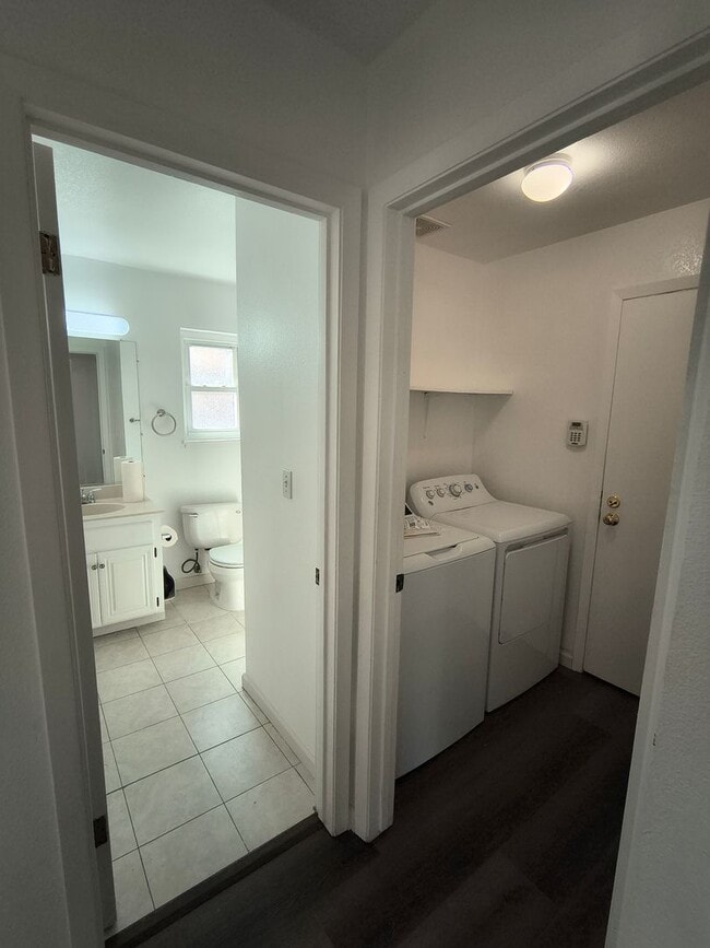 Building Photo - Beautiful and Spacious Two Story 4 Bed/3 Bath Home For Rent In Hercules!!!
