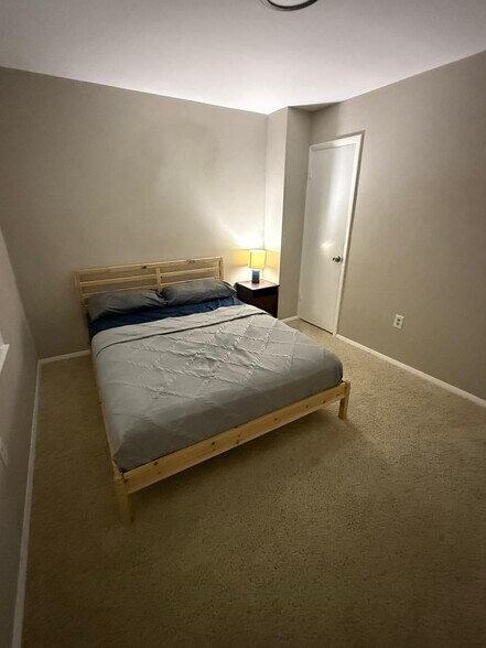 Building Photo - 2823 Chablis Cir