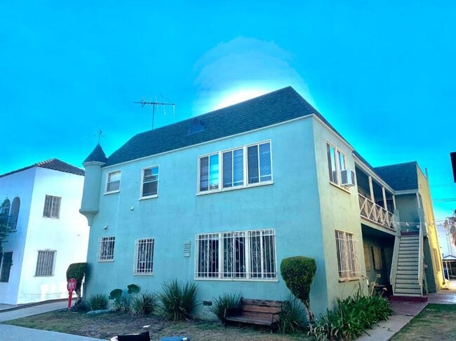 Primary Photo - 3.0 bedroom in Los Angeles California 90036