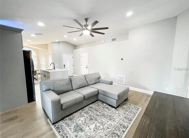 Building Photo - 18505 3rd Ave