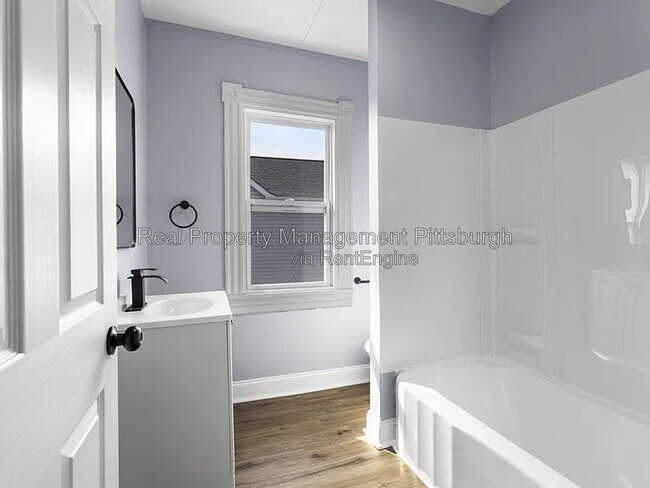 Building Photo - 2721 Cobden St
