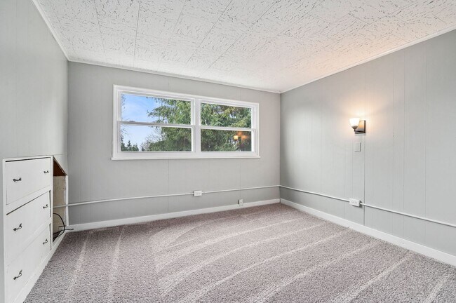 Building Photo - 230 N Balph Ave