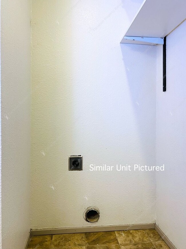 Building Photo - 2769 NE Mesa Ct