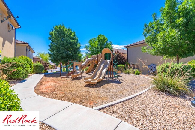 Building Photo - DOG-FRIENDLY 3 Bedroom Townhome with INTER...