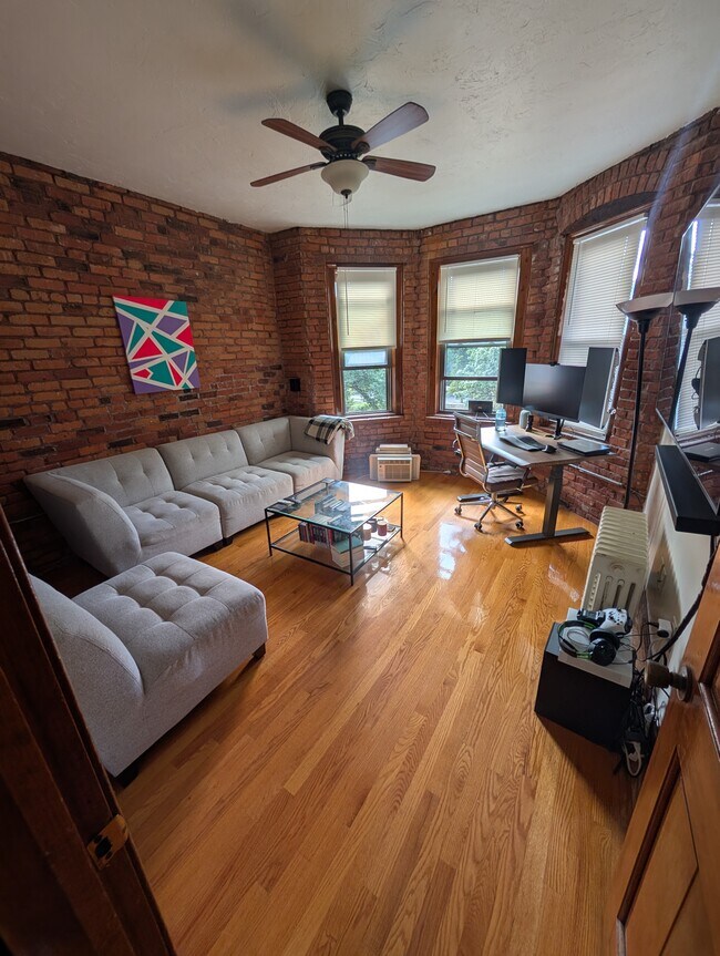 Building Photo - 219 Park Dr