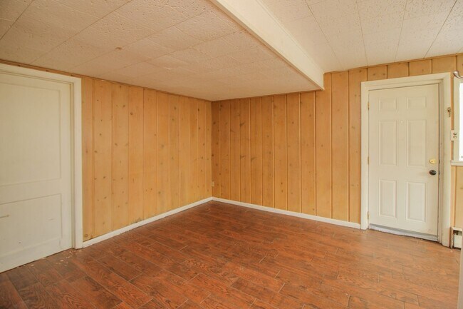 Building Photo - 6-8 Fyfer Pl.