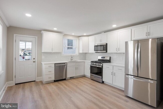 Building Photo - 809 N Providence Rd