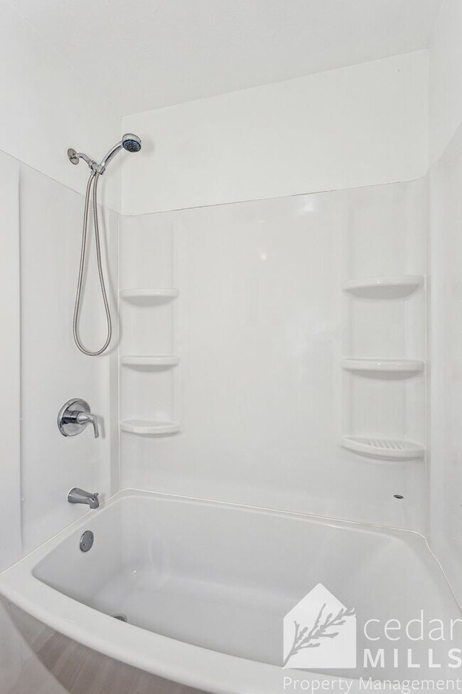 Building Photo - Super cute, updated 2 bedroom home