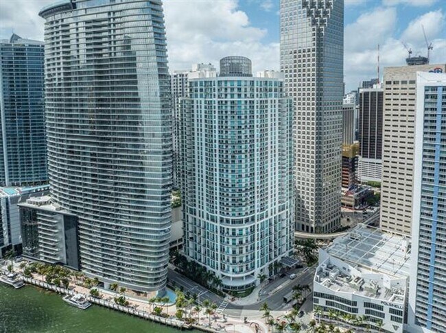 Building Photo - 300 S Biscayne Blvd