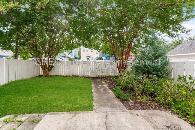 Building Photo - 105 Barberry St