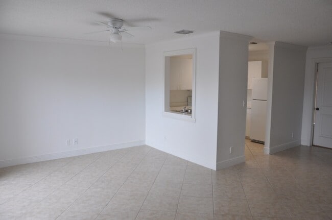 Building Photo - 1401 Cypress Way W