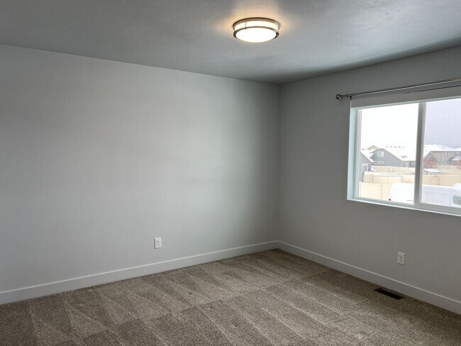 Building Photo - New on the Market!