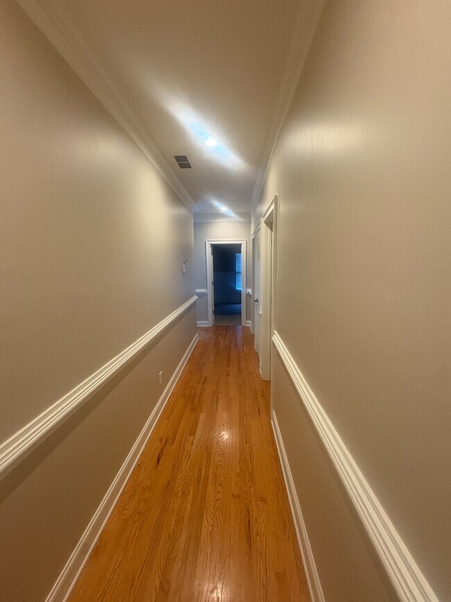 Building Photo - 860 Streamside Dr