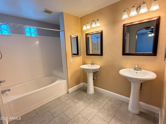 Building Photo - 6425 W Desert Hollow Dr