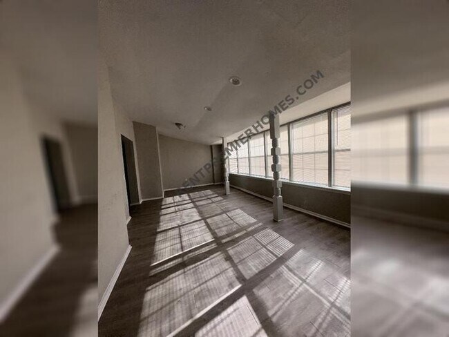Building Photo - 2632 SW 90th Pl