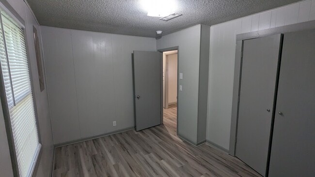 Building Photo - 220 Sulphur St