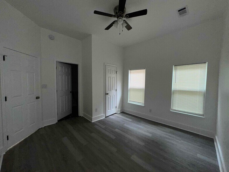 Building Photo - 939 Seattle St