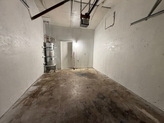 Building Photo - 4590-4592 73rd St, Sacramento, CA 95820