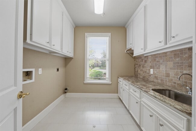 Building Photo - 13714 Gainesway Dr