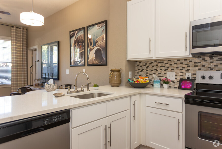 A1-2BR,2BA - 720 SF - Kitchen - Silver Collection at The Park