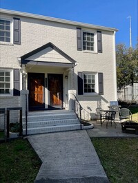 Building Photo - Updated two bedroom in Wagener Terrace - u...