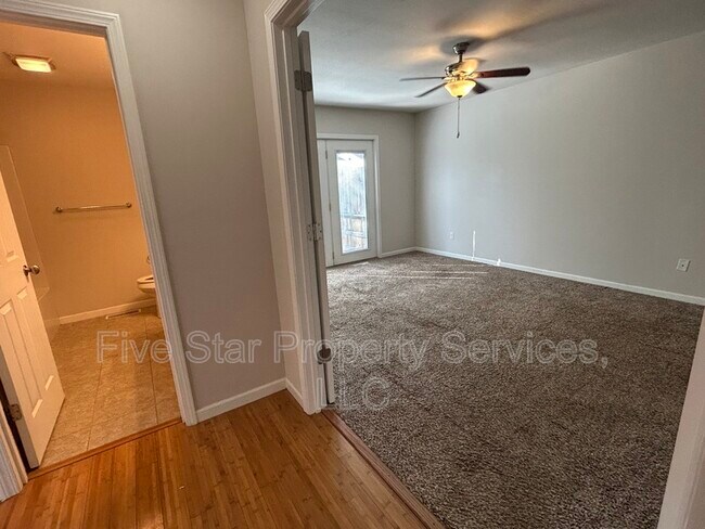 Building Photo - 1414 School House Ln