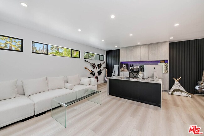 Building Photo - 4961 Marmol Dr